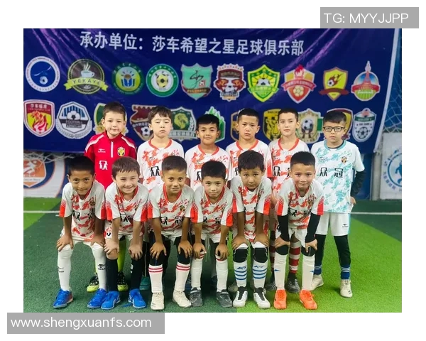 青春与梦想交织足球明星的成长之路与奋斗故事 青春与梦想交织足球明星的成长之路与奋斗故事